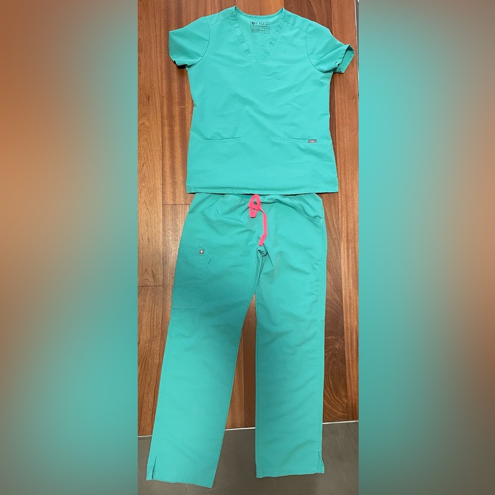 Figs scrubs, surgical green, size small